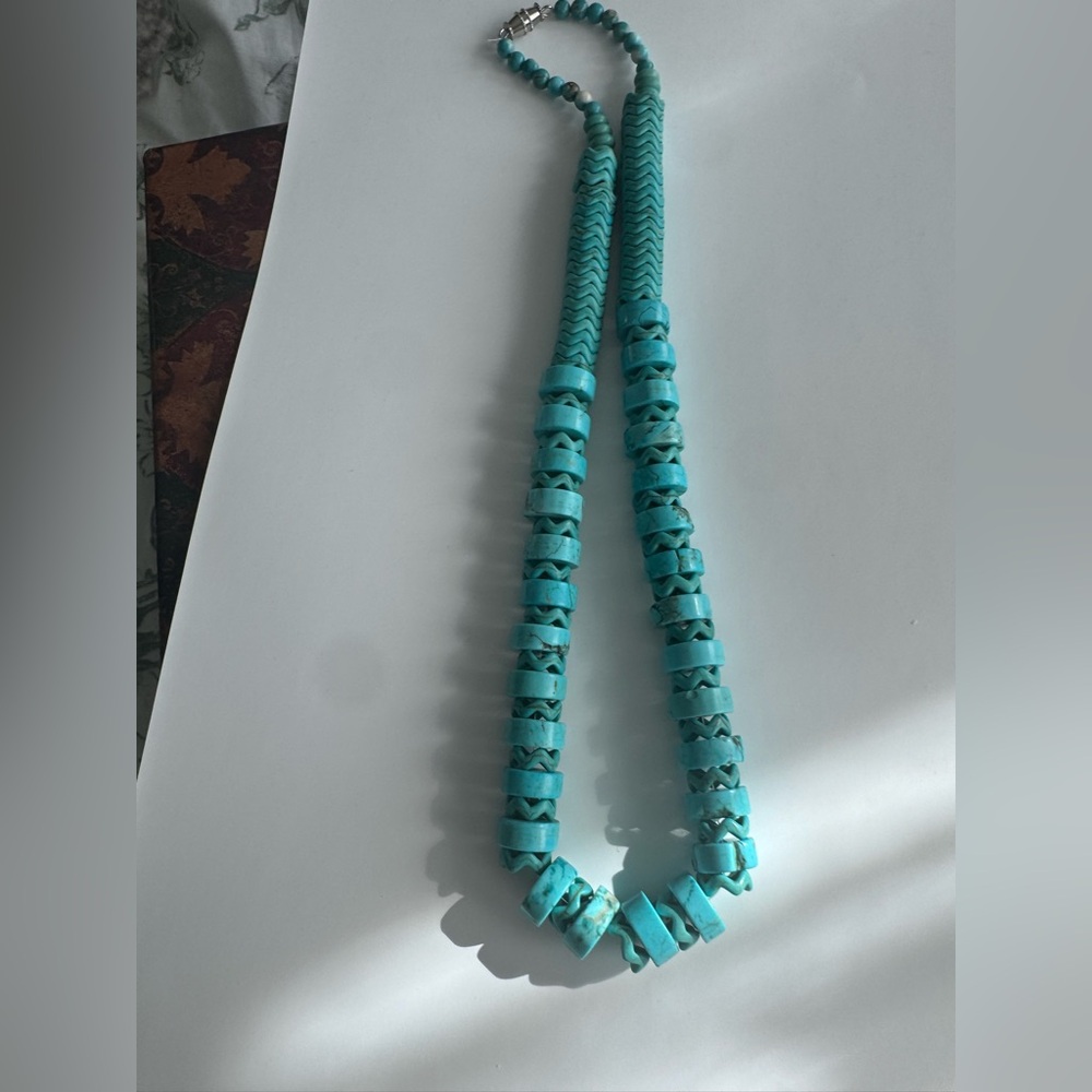 🩵 Turquoise Look Stone Necklace – Chunky Barrel Beads – 18.5”